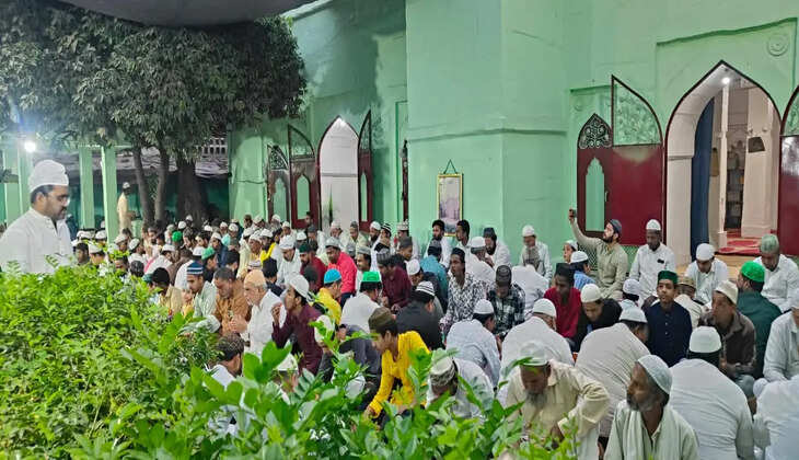 मुत्तहिदा उलेमा कौंसिल के तत्वाधान में आयोजित हुई दावते इफ़्तार, हज़ारों की संख्या में जुटे लोग
