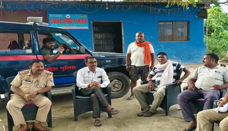 जमुनीपुर स्थित पैतृक गांव में रोके जाने की कही बात, अजीत प्रताप सिंह ने कार्रवाई पर उठाए सवाल; प्रशासन की आधिकारिक पुष्टि का इंतजार