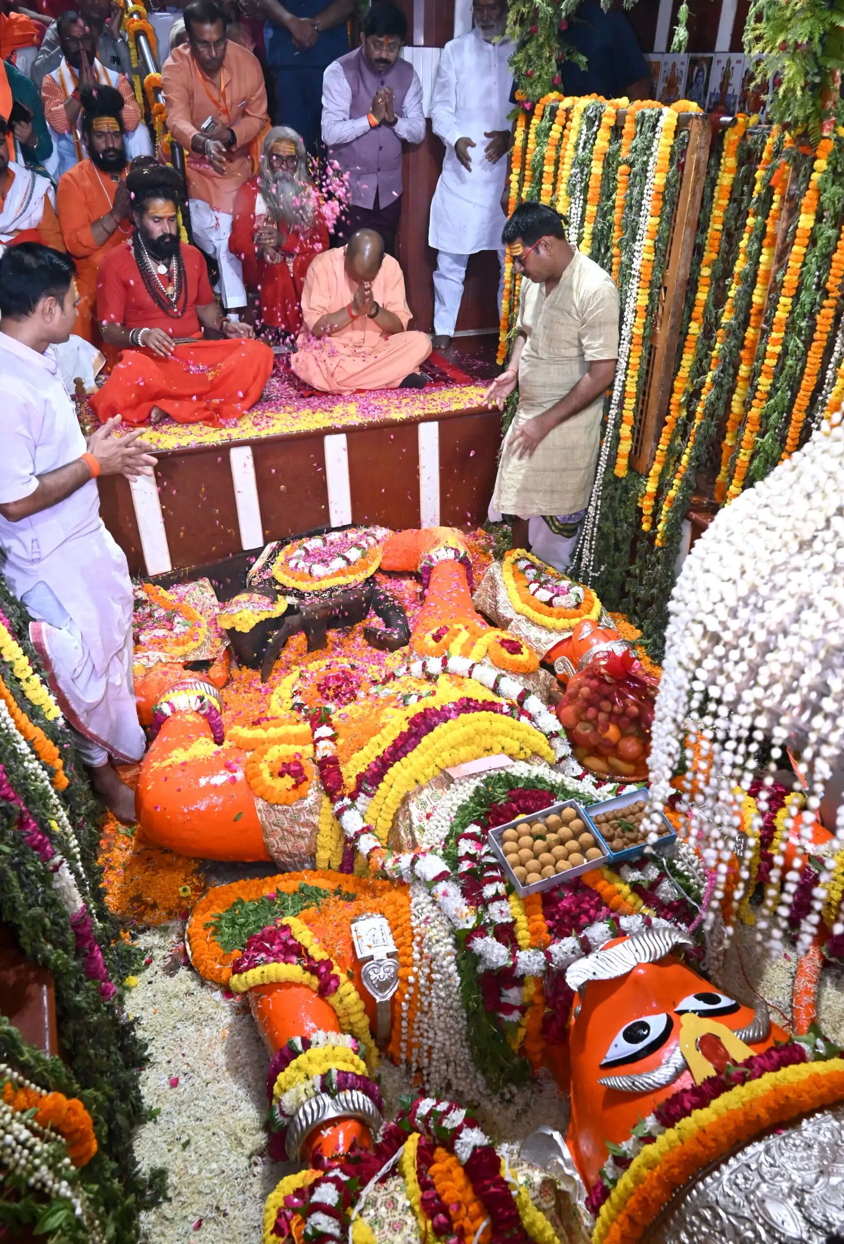 सीएम योगी बोले- मां गंगा की धारा की तरह बढ़ रही प्रयागराज की विकास यात्रा