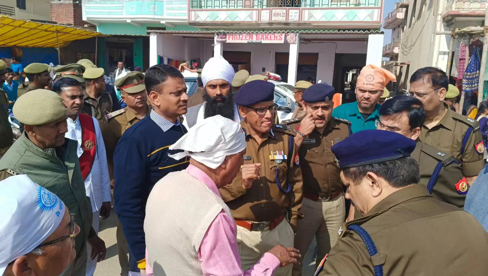 Varanasi News: वाराणसी में पुलिस कमिश्नर रविदास जयंती के तैयारियों का निरीक्षण करने पहुंचे