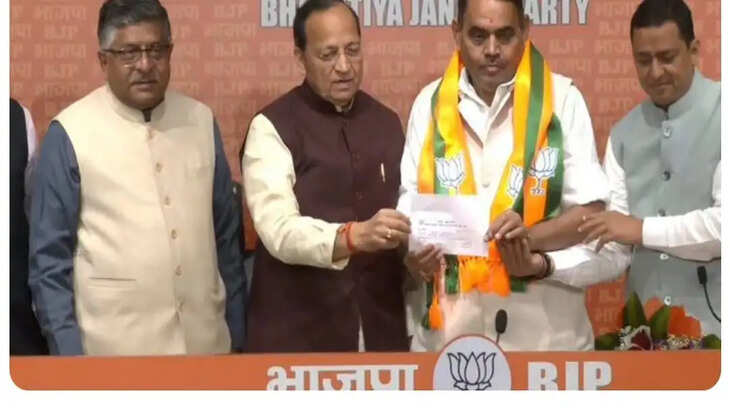 Varanasi News: मोदी के परिवार में शामिल हुए वाराणसी के पूर्व सांसद राजेश मिश्रा&nbsp;कांग्रेस को लोकसभा से पहले दिया बड़ा झटका&nbsp;