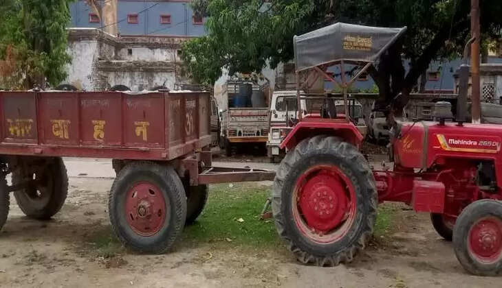 अयोध्या : पुलिस &nbsp;टीम ने अवैध बालू सहित एक ट्रैक्टर ट्राली को किया सीज