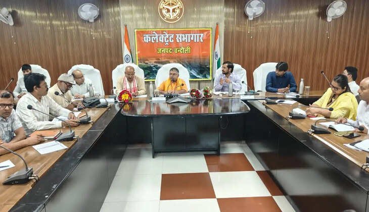 चंदौली की सभी गौशालाओं में स्थापित होंगे बायोगैस प्लांट, गोवंश संरक्षण को लेकर दिए गए अहम निर्देश