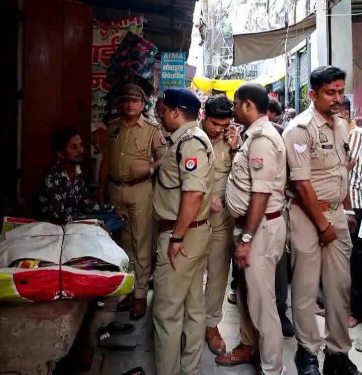 विशेषज्ञों और नागरिकों की ओर से उठाई जा रही चिंता के अनुसार, केवल दुकानों पर छापेमारी करने के साथ-साथ मांझे की खरीद, भंडारण, परिवहन और वितरण की कड़ियों की जांच भी जरूरी है। यदि प्रतिबंधित मांझे की आपूर्ति के स्रोतों तक कार्रवाई पहुंचती है, तो इसकी बिक्री पर प्रभावी रोक लगाने में मदद मिल सकती है।