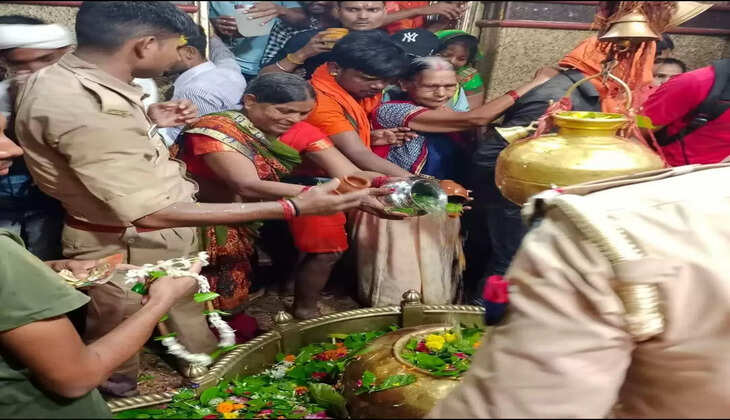 मार्कंडेय महादेव मंदिर में&nbsp;श्रद्धालुओं ने किया जलाभिषेक