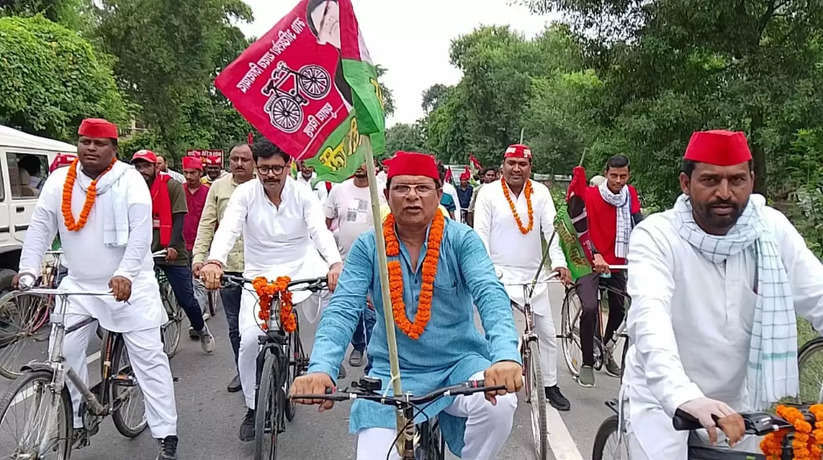 Ayodhya News: अयोध्या में सपा द्वारा निकाली गई साइकिल यात्रा, कई दिग्गज हुए शामिल