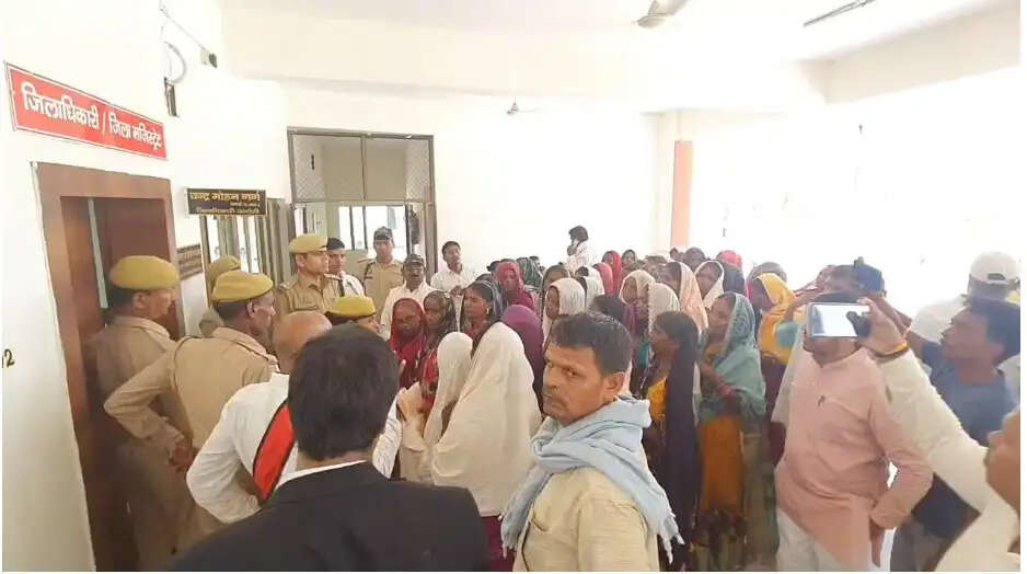 महिलाओं का कहना था कि गांव के समीप शराब की दुकान खुलने से सामाजिक माहौल खराब होगा और युवाओं तथा बच्चों का भविष्य प्रभावित होगा। प्रदर्शन के दौरान कई महिलाएं भावुक हो गईं और हाथ जोड़कर प्रशासन तथा मीडिया से दुकान न खुलवाने की अपील की।