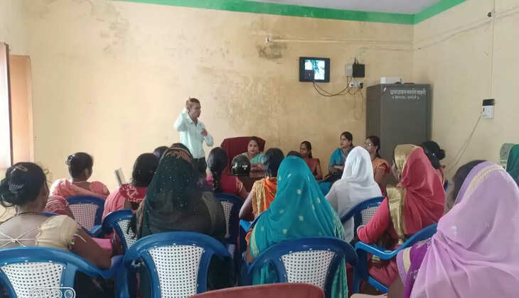 चंदौली: बीसी सखी महिला उत्थान समिति के तत्वाधान में बीसी सखियों ने की बैठक