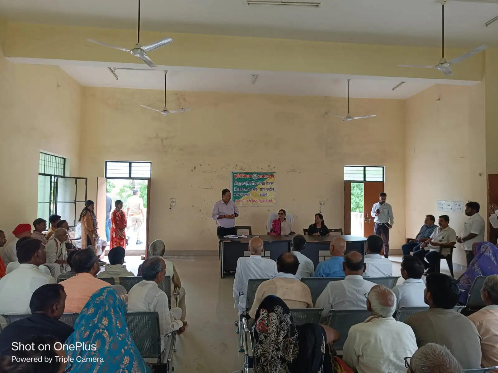 कार्यक्रम को संबोधित करते हुए सांसद साधना सिंह ने किसानों से सरकार की कृषि योजनाओं का लाभ उठाने की अपील की। उन्होंने बताया कि आगामी रबी फसलों के बीजों के लिए पोर्टल पर 2 जुलाई से बुकिंग शुरू की गई थी। उन्होंने किसानों से 50 प्रतिशत अनुदान पर उपलब्ध सामान्य बीजों और निःशुल्क मिनीकिट की शेष बुकिंग समय से कराने को कहा।