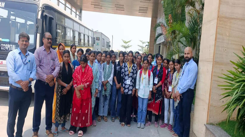आशा लाइब्रेरी की छात्राओं ने किया शंकरा आई हॉस्पिटल का शैक्षिक भ्रमण, आधुनिक नेत्र चिकित्सा प्रणाली को जाना