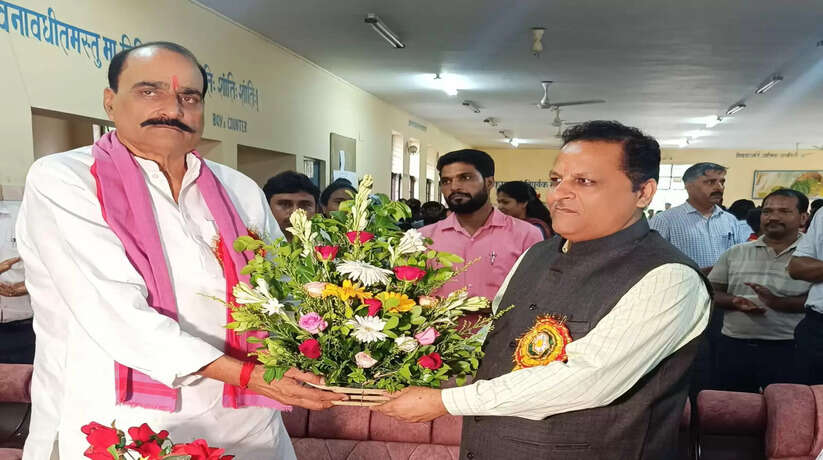 पी एम श्री जवाहर नवोदय विद्यालय बैराठ में युवा संसद का आयोजन