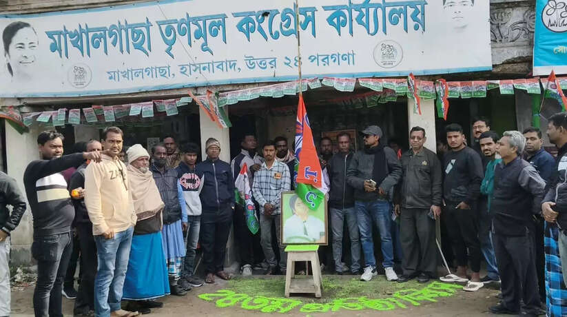 उत्तर 24 परगना में तृणमूल कांग्रेस ने धूमधाम से मनाया अपना 28वां स्थापना दिवस