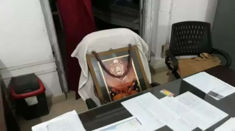 UP News: यूपी के एक थाने में लगती है दो थानेदारों की कुर्सियां, इस थाने में अफसर की कुर्सी पर विराजते हैं भगवान