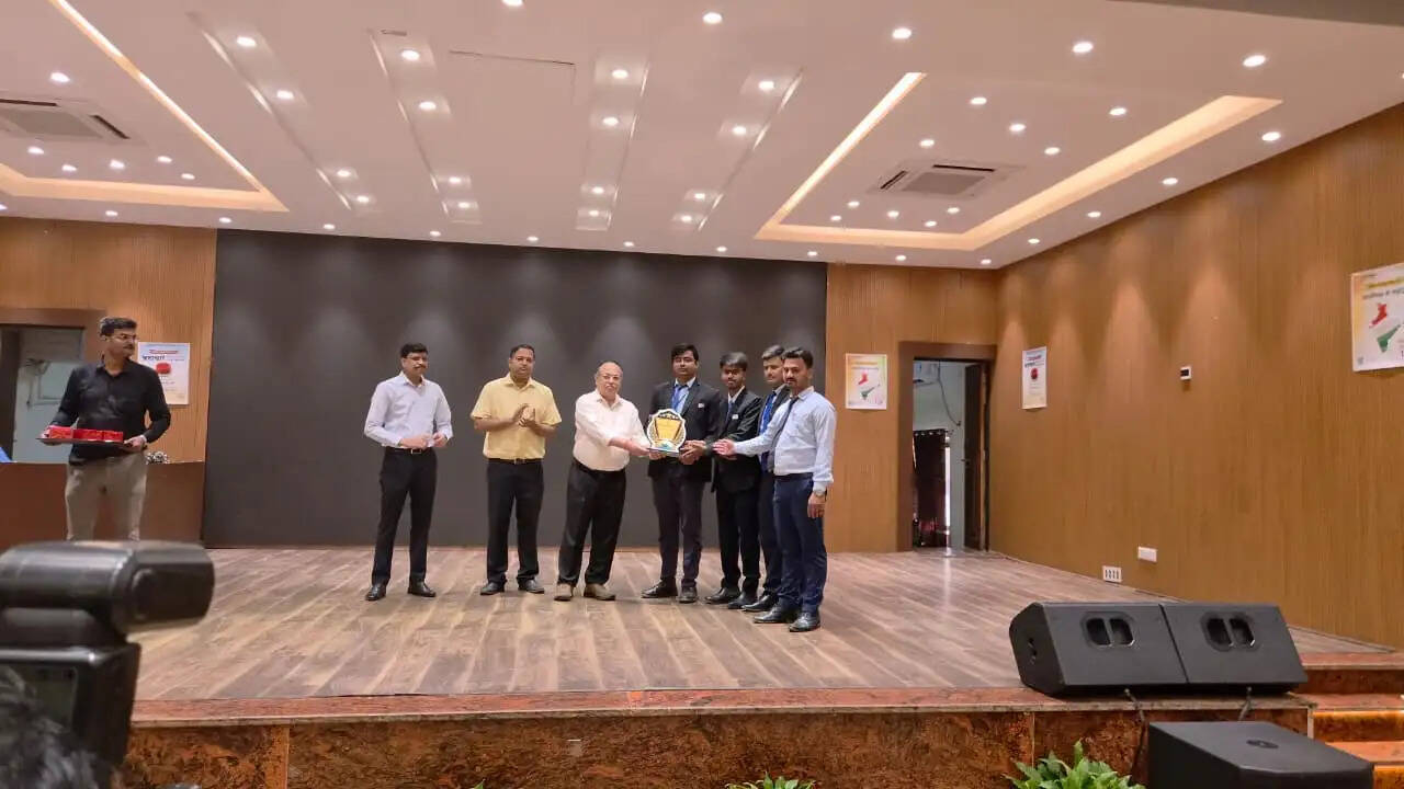 गोरखपुर में आयोजित क्विज प्रतियोगिता में ITM गीडा की शानदार सफलता