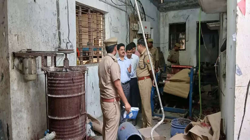 गीडा फैक्ट्री में हुए विस्फोट की जांच करने पहुंची छ सदस्यीय टीम, अवैध तरिके से संचालित हो रही थी फैक्ट्री