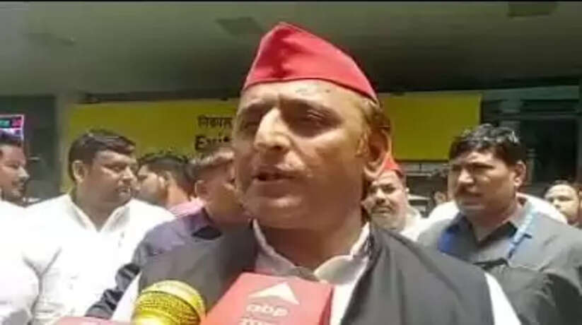 akhilesh yadav in varanasi today
