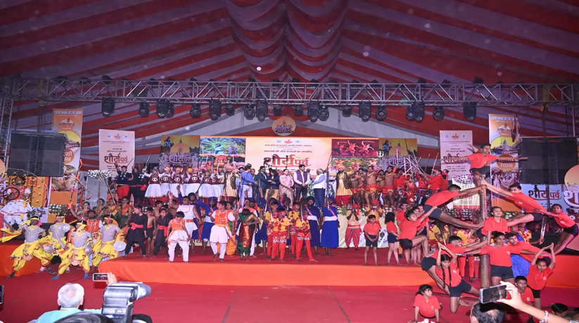 Ayodhya News: तुलसी उद्यान पार्क में शौर्य पर्व बना साक्षी विश्व कीर्तिमान का भारतीय लोक परंपरा ने बनाया विश्व कीर्तिमान
