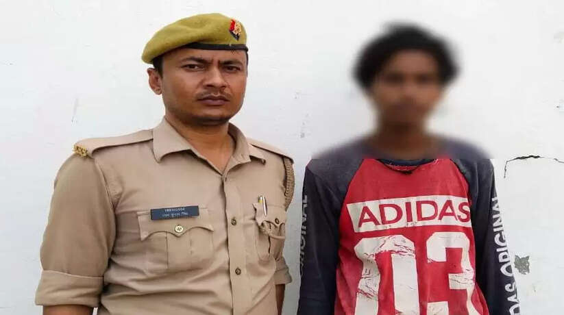 चोरी की 01 मोबाईल व आभूषण के साथ एक शातिर चोर गिरफ्तार
