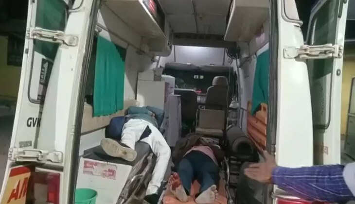 Chandauli News: चंदौली में&nbsp;सगड़ी तथा बाइक में टक्कर, दो व्यक्ति गंभीर रूप से घायल