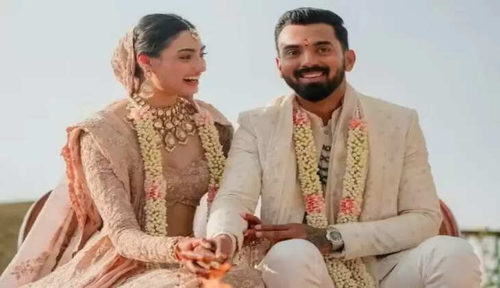 KL Rahul Wedding: एक दूजे के हुए केएल राहुल और अथिया शेट्टी, सुनील और अहान शेट्टी ने बांटी मिठाई
