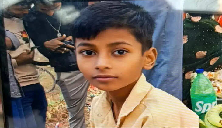 गोरखपुर के पिपराइच में 9 वर्षीय मासूम सरस सिंह की लाठी-डंडों से पीटकर हत्या कर दी गई। हमले में एक किशोर घायल हुआ। मामले में SSP ने थाना प्रभारी को लाइन हाजिर कर जांच के निर्देश दिए।