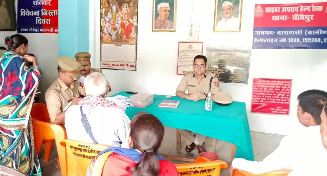 औचक निरीक्षण करने पहुंचे पुलिस अधीक्षक ग्रामीण ने थाना दिवस पर सुनी समस्याएं