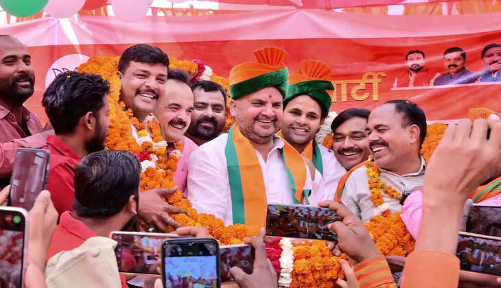 Ayodhya News: भाजपाइयों का दबदबा बसपाई फुट पर