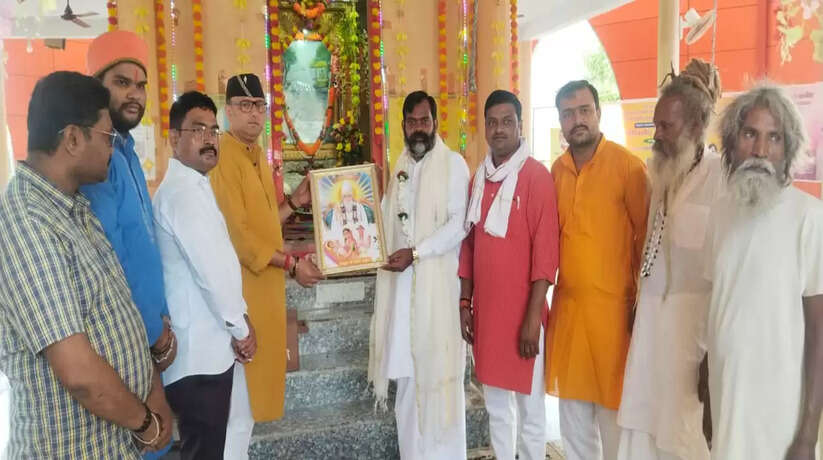 वाराणसी के प्राचीन कबीर प्रकट स्थल में धूमधाम से मनाया गया गुरु पूर्णिमा महापर्व