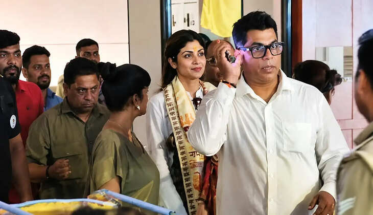 एक्ट्रेस शिल्पा शेट्टी ने किए श्री काशी विश्वनाथ धाम के दर्शन, फैंस में सेल्फी लेने की मची होड़