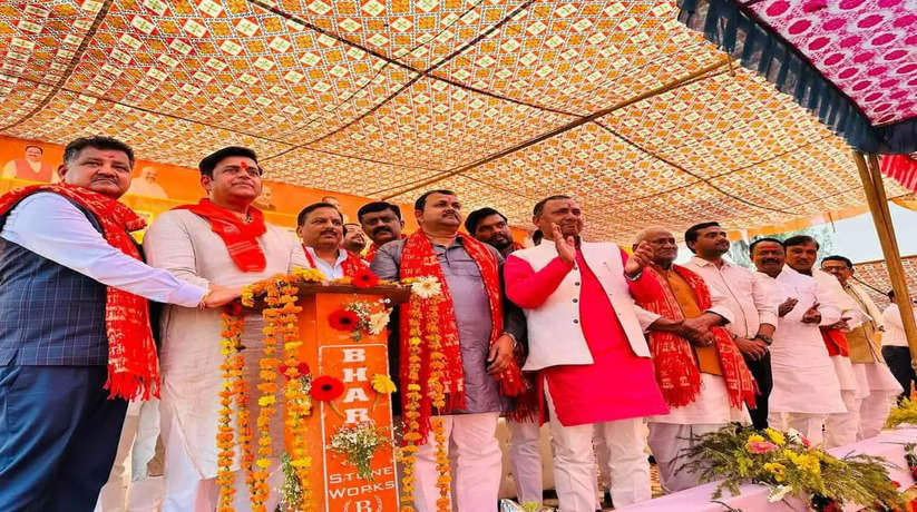 Gorakhpur News: सहजनवा अंतर्गत क्षेत्र पंचायत द्वारा करोड़ों रुपए से कराए गए विकास कार्यों का सांसद रवि किशन ने किया लोकार्पण