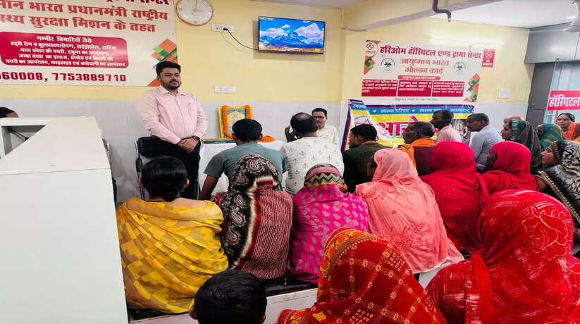 चंदौली के हरिओम हॉस्पिटल में धूम-धाम से मनाया गया धन्वंतरि का उत्सव