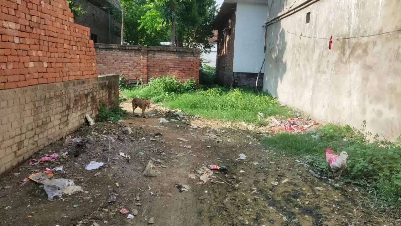 वाराणसी: मोहर्रम में ताजिया लेकर जाने वाले रास्ते हुए जर्जर