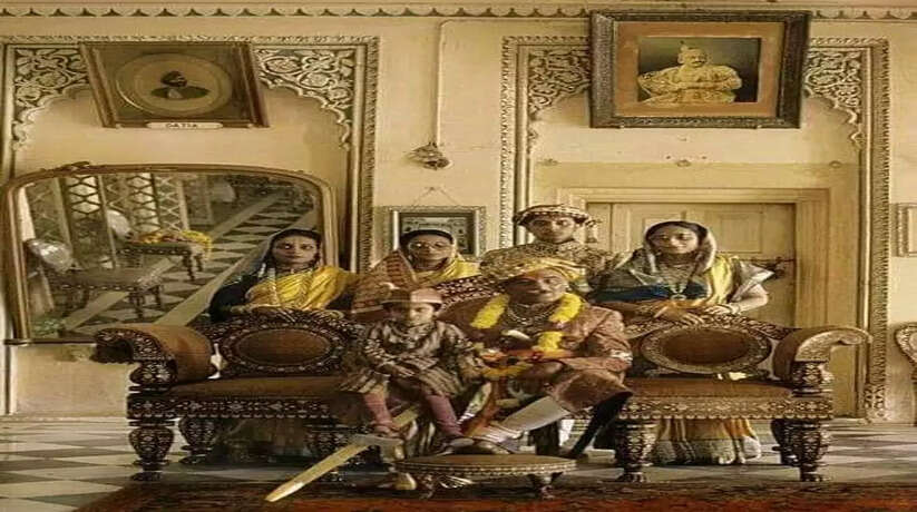 Varanasi News: Troubles of Kashi royal family increased, non-bailable warrant issued against Kashi king's daughter and son-in-law for fraud.