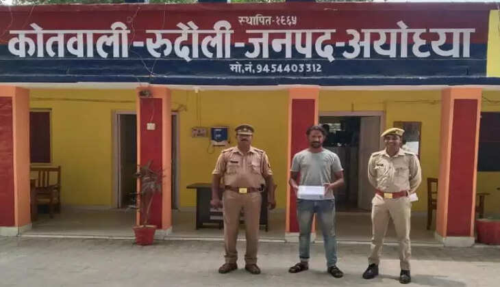 गैंगेस्टर एक्ट में वांछित अभियुक्त एक देशी तमंचा व कारतूस के साथ गिरफ्तार
