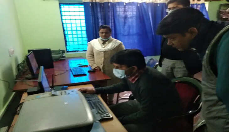 गोरखपुर:&nbsp;जिलाधिकारी ने कहा-&nbsp;अधिवक्ताओं के लिए बन रहे भवन में लापरवाही बरतने पर ठेकेदार को लगाई फटकार