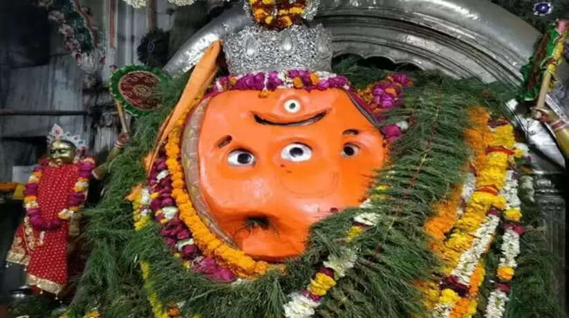 Varanasi News: संकष्टी गणेश चौथ पर मंदिरों में लगी भक्तों की कतार, महिलाओं ने रखा व्रत