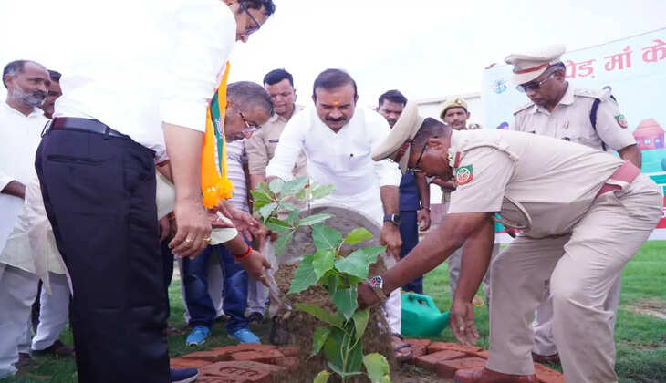 चंदौली में भाजपा का 'वृक्षारोपण महायज्ञ 2026', सांसद डॉ. विनोद बिन्द और विधायक सुशील सिंह ने लगाए पौधे