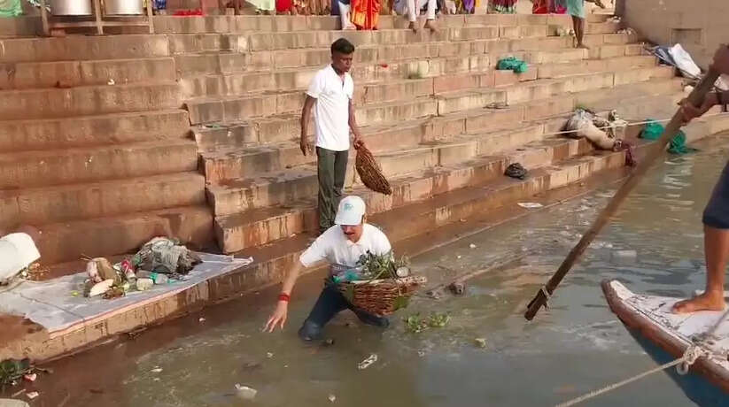 वाराणसी में केदार घाट पर चला स्वच्छता अभियान, नमामि गंगे ने जगाई स्वच्छता की अलख