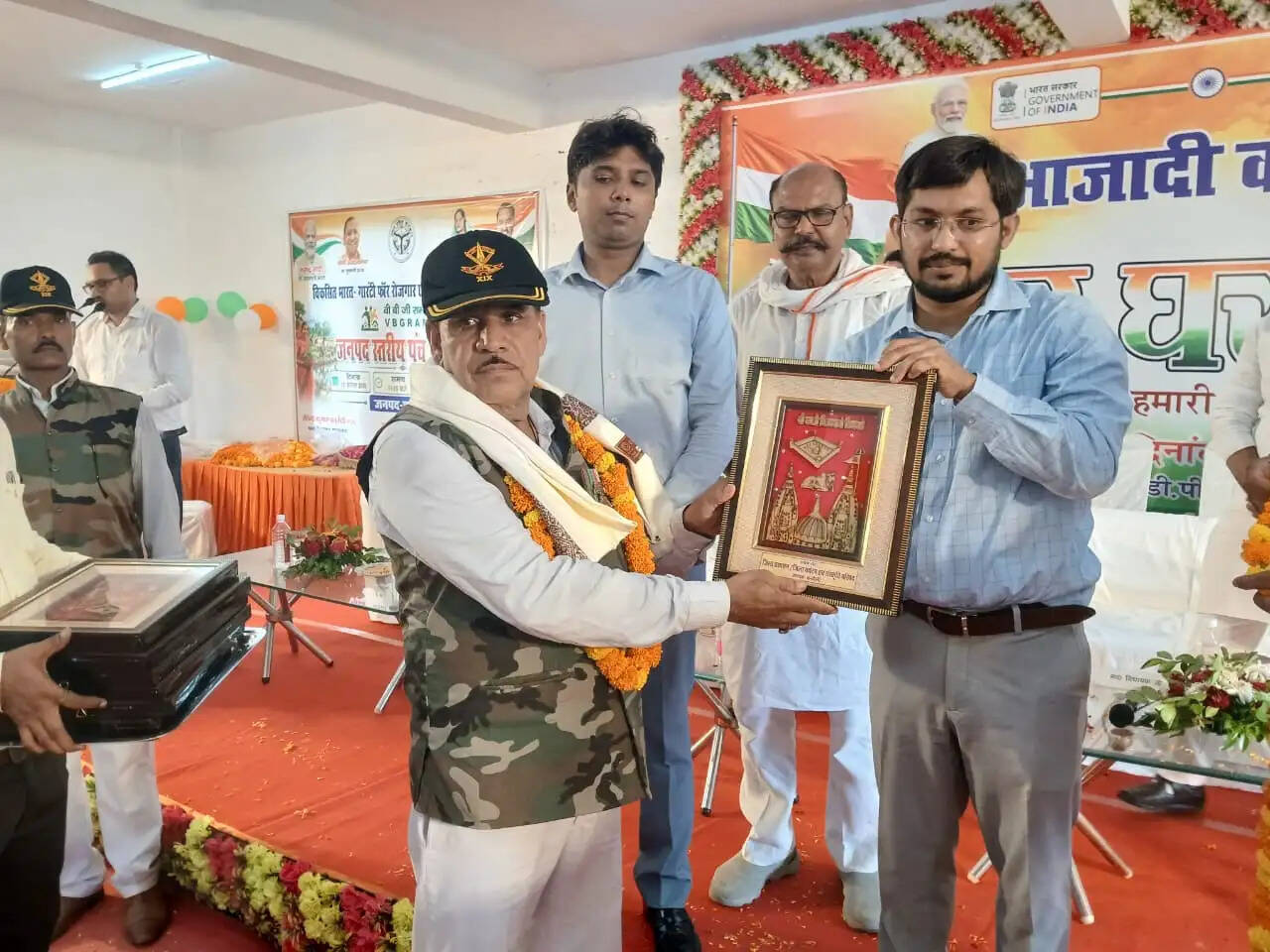 कार्यक्रम को संबोधित करते हुए विधायक रमेश जायसवाल ने कहा कि ‘हर घर तिरंगा’ अभियान का उद्देश्य प्रत्येक नागरिक के मन में देशभक्ति की भावना को मजबूत करना और राष्ट्रीय ध्वज के प्रति सम्मान व गर्व की भावना पैदा करना है।