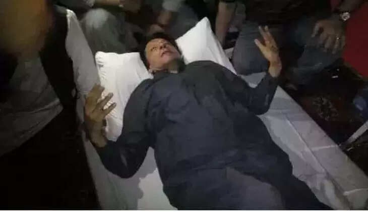 Imran Khan Attacked: पाकिस्तान में इमरान खान पर हमला, पूर्व प्रधानमंत्री के पैर में लगी गोली, एक कि मौत