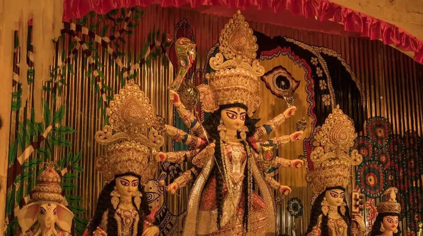 Navratri 2023: वाराणसी के टाउन हॉल में इस बार स्थापित होगी मां दुर्गा की प्रतिमा, 8 साल से धातु की प्रतिमा से होती थी पूजा 