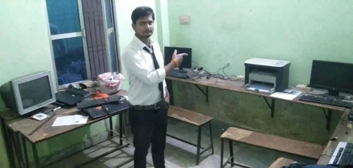 वाराणसी में कंप्यूटर इंस्टिट्यूट का ताला तोड़कर चोरों ने उड़ाए कीमती लैपटॉप व मॉनिटर