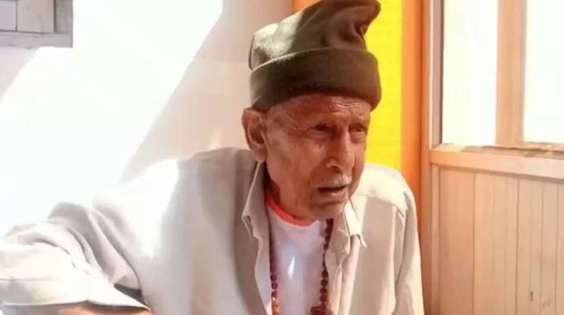 Daughter-in-law did not care: बहु-बेटे नहीं करते थे देखभाल, परेशान बुजुर्ग ने राज्यपाल को सौंप दी अपनी डेढ़ करोड़ की संपत्ति