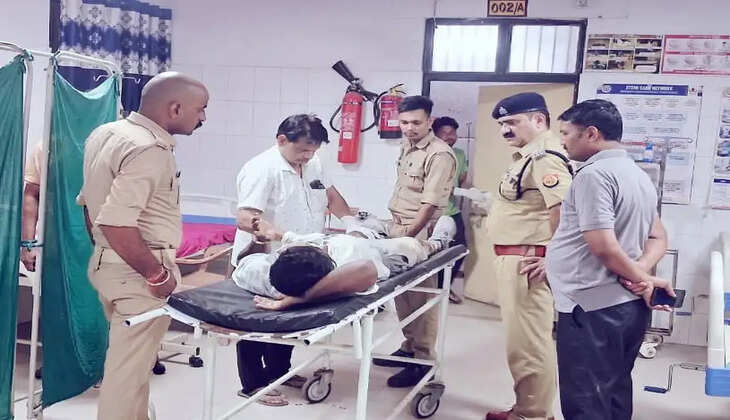 &nbsp;चकिया पुलिस, स्वाट और सर्विलांस टीम की संयुक्त कार्रवाई, पुलिस पर फायरिंग के बाद घायल हुआ इनामी आरोपी, तमंचा और बाइक बरामद