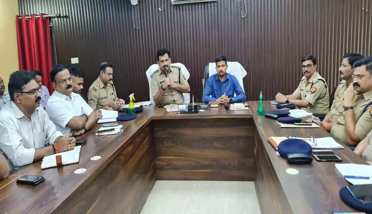 कोई भी व्यक्ति कानून व्यवस्था हाथ में नहीं लेगा और शांति व्यवस्था कायम रखने में सभी प्रशासन का सहयोग करें-&nbsp;जिलाधिकारी
