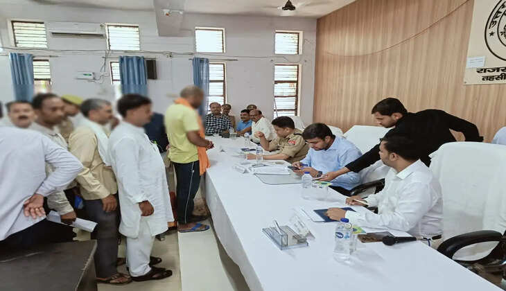 गोरखपुर खजनी तहसील दिवस: डीएम दीपक मीणा और एसएसपी डॉ. कोस्तुभ ने सुनीं जन समस्याएं, त्वरित कार्रवाई के दिए निर्देश