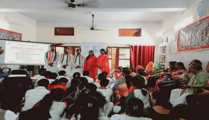 मंचकला विभाग द्वारा संस्कार दीक्षा साप्ताहिक कार्यक्रम के अंतर्गत "देशभक्ति गीत प्रतियोगिता" का आयोजन