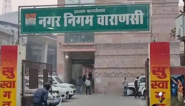 वाराणसी नगर निगम जून से AI चैटबॉट सेवा शुरू करने जा रहा है। अब ढाई लाख भवन स्वामियों को व्हाट्सएप पर टैक्स बिल और नोटिस मिलेंगे तथा घर बैठे संपत्तिकर जमा कर सकेंगे।