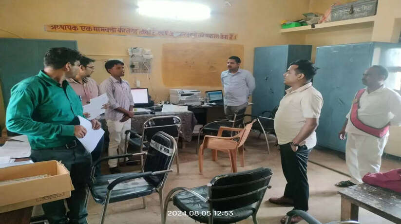 Chanduli News: उपजिलाधिकारी ने ब्लाक संसाधन केन्द्र नौगढ़ का किया आकस्मिक निरीक्षण