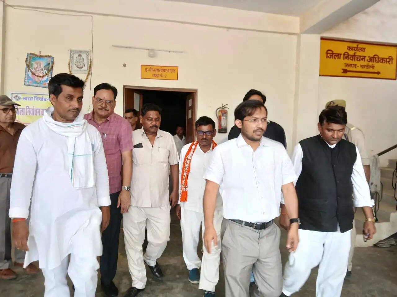 जिलाधिकारी ने सहायक निर्वाचन अधिकारी को सुरक्षा संबंधी व्यवस्थाओं की नियमित निगरानी करने तथा किसी भी संभावित कमी को तत्काल दूर करने के निर्देश दिए।